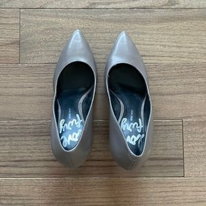 Size 5 1/2 Grey Nine West heels barely used.